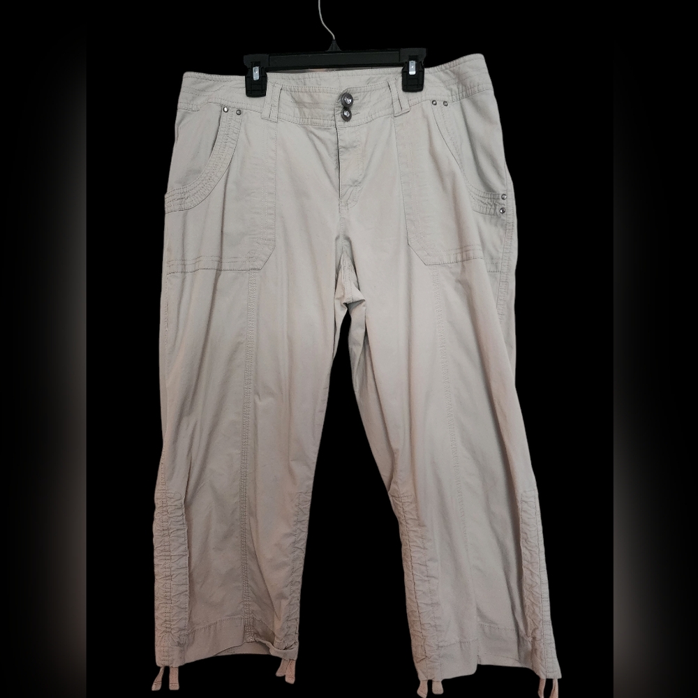 INC International Concepts Beige Capris
